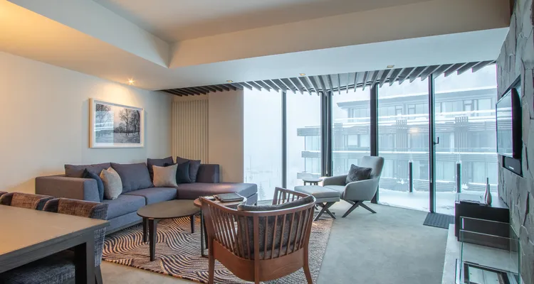 The Vale Niseko - 3 Bedroom Suite with Onsen (Dual Key)_1